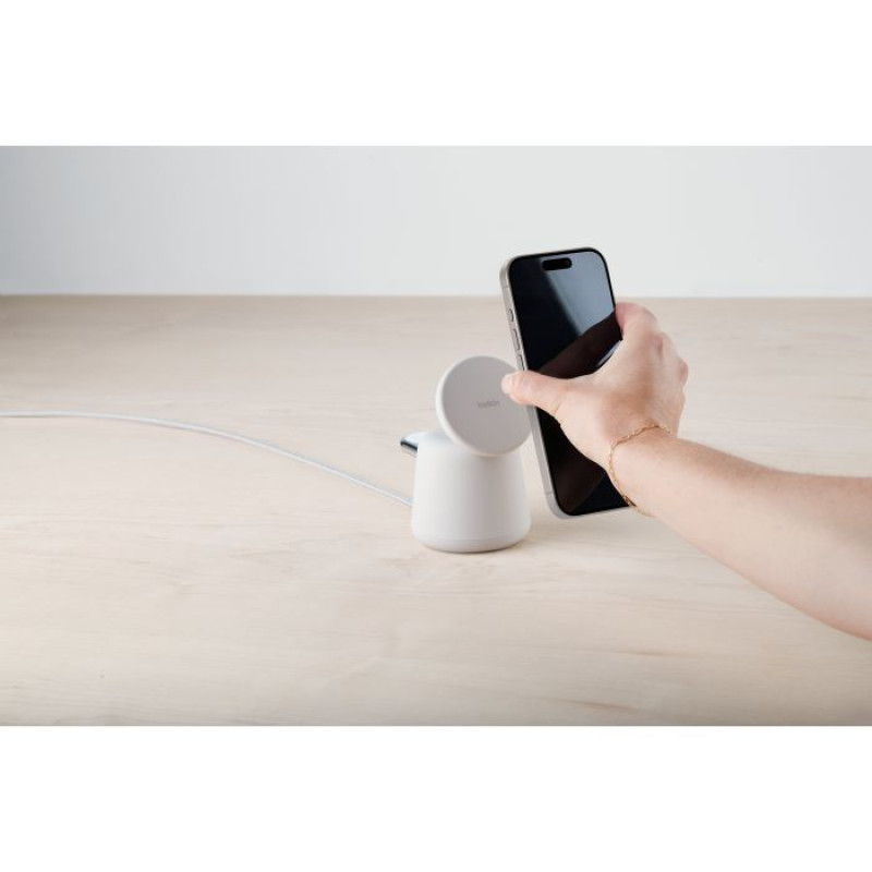 беспроводное зарядное устройство Belkin 2in1 MagSafe Charge Station White (WIZ020VFH37)